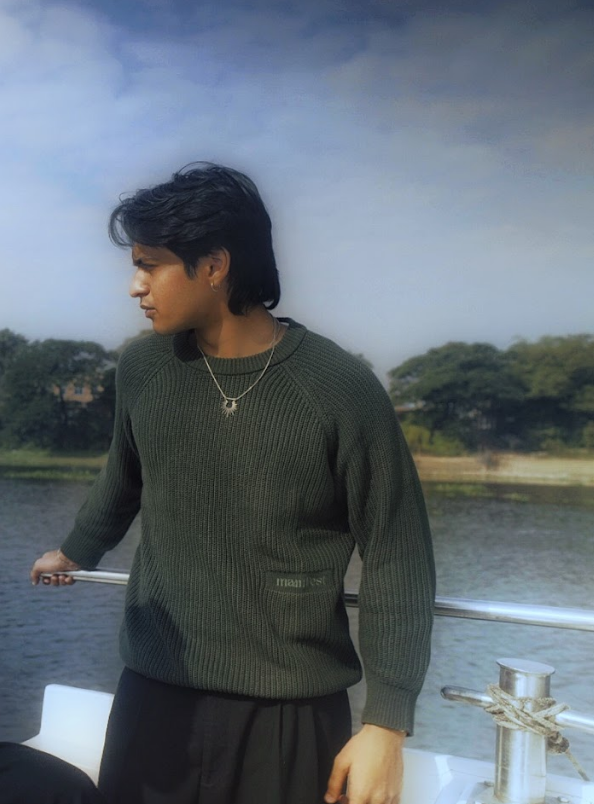 MOSS Knit | Green Manifest Embroidery Roundneck Sweatshirt