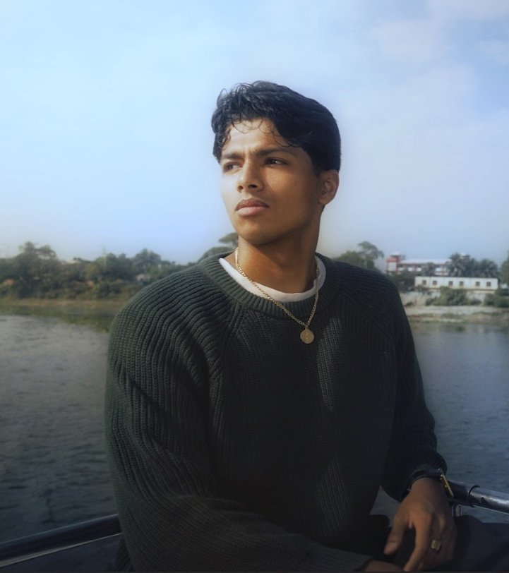 MOSS Knit | Green Manifest Embroidery Roundneck Sweatshirt